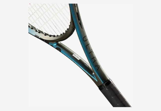 Gậy tennis với khung graphite bền nhẹ, tối ưu cho cú đánh mạnh