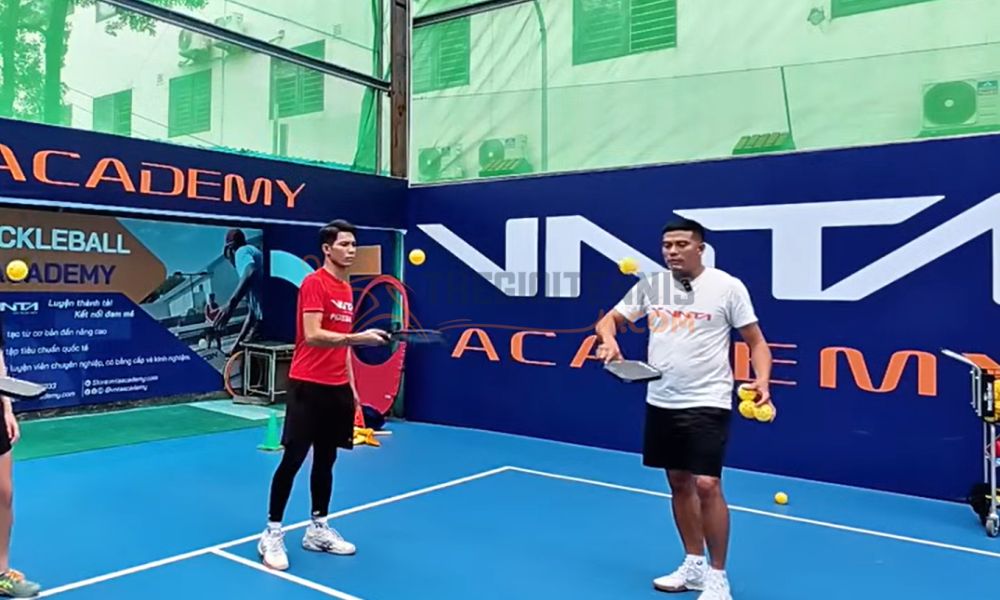 3 Nguyên tắc kỹ thuật cầm vợt Pickleball chung cho mọi người chơi