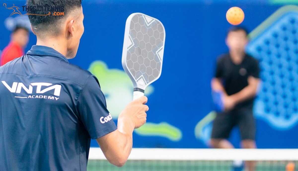 Hướng dẫn 5 bước thực hiện cú Smash Pickleball và lỗi thường gặp của người mới khi đánh cú Smash 15 3 lỗi thường gặp khi smash pickleball & cách xử lý