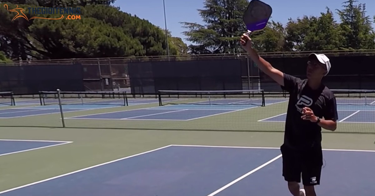 Hướng dẫn 5 bước thực hiện cú Smash Pickleball và lỗi thường gặp của người mới khi đánh cú Smash 12 Phán đoán tình huống và di chuyển vào vị trí tối ưu