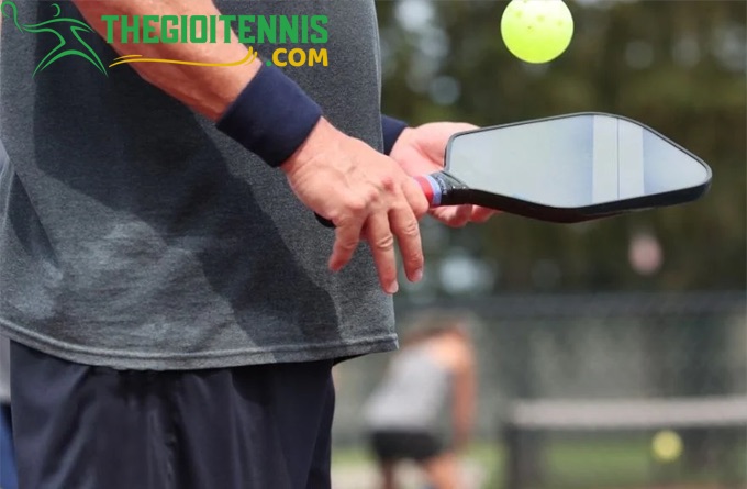 Cách cầm vợt Pickleball chuẩn kỹ thuật chơi Pickleball Cách cầm vợt Pickleball chuẩn kỹ thuật chơi Pickleball