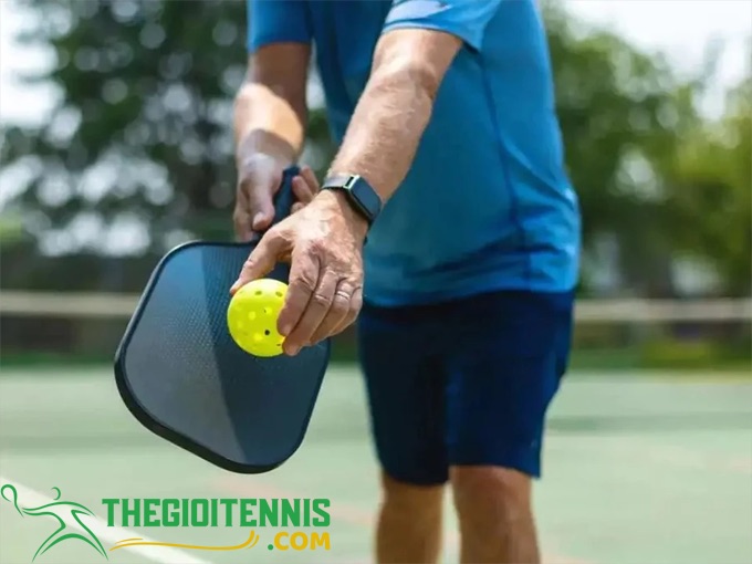Kỹ thuật giao bóng cơ bản khi chơi Pickleball Kỹ thuật giao bóng cơ bản khi chơi Pickleball
