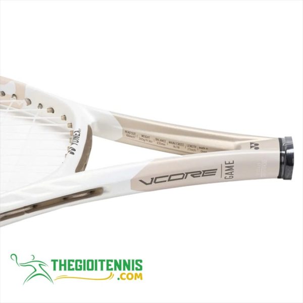 Vợt Tennis Yonex VCORE Game 2024 (265g) có thiết kế nổi bật với màu Sand Beige tinh tế, hiện đại