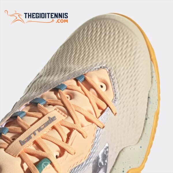 Kết luận: Giày Tennis Adidas Barricade White Tint/Acid Orange – Sự kết hợp giữa bền bỉ, linh hoạt và thời trang thể thao