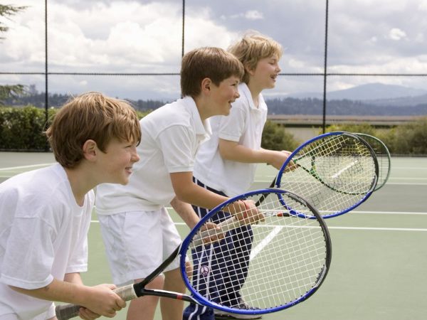 phong trào lựa chọn vợt tennis giá rẻ để rèn luyện sức khỏe và giải trí